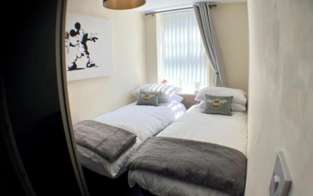 North Pier 2 Bed Home