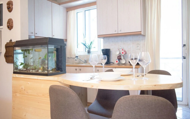 Aphrodite 6th flr apt 5' from metro