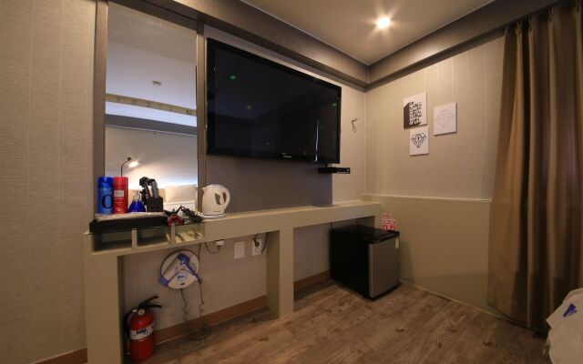 Hotel M Story