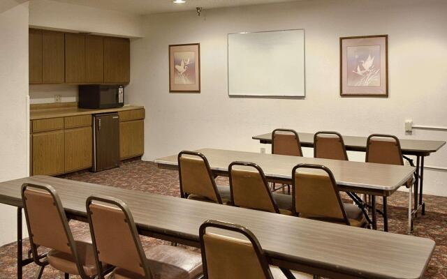 Super 8 By Wyndham Butler