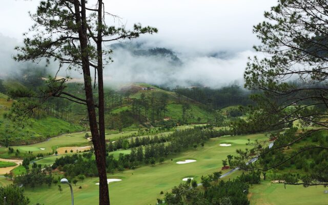 SAM Tuyen Lam Golf & Resorts