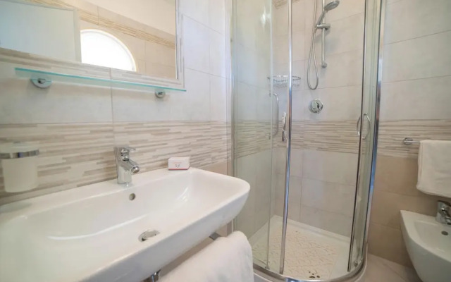 Le Onde Apartment 1 With Pool and Sea