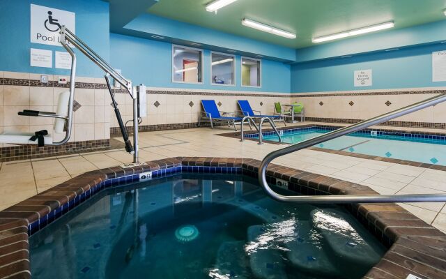 Holiday Inn Express & Suites Everett by IHG