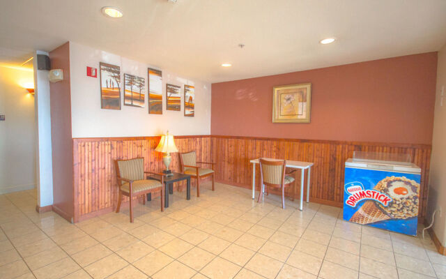 Auburn Travelodge Inn and Suites