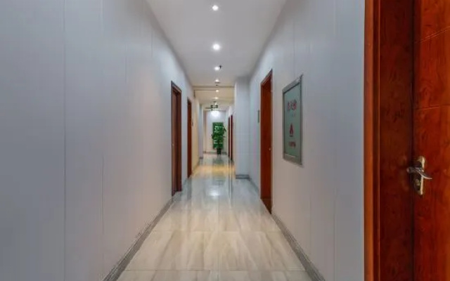 Jinhong Holiday Hotel (Xinyang Century Plaza) – Hotel Rooms – Xinyang