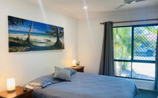 44 Cypress Avenue Holiday Home In A Quiet Location Close To Patrolled Beach And Cbd – Guest Rooms – Rainbow Beach