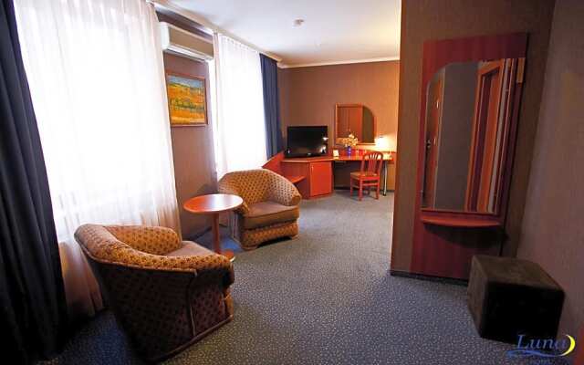 Luna Hotel