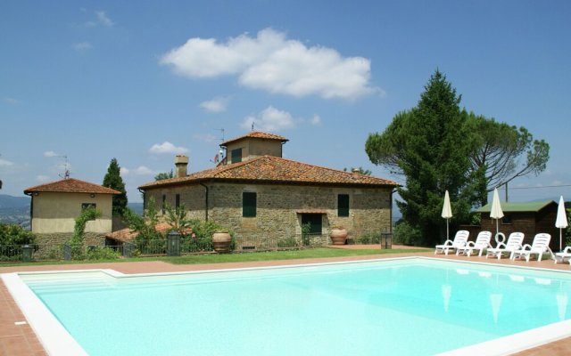 Cozy Holiday Home in Tuscany With Swimming Pool