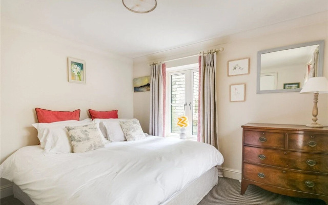 Cozy Chelsea Flat For 4 W Back Garden