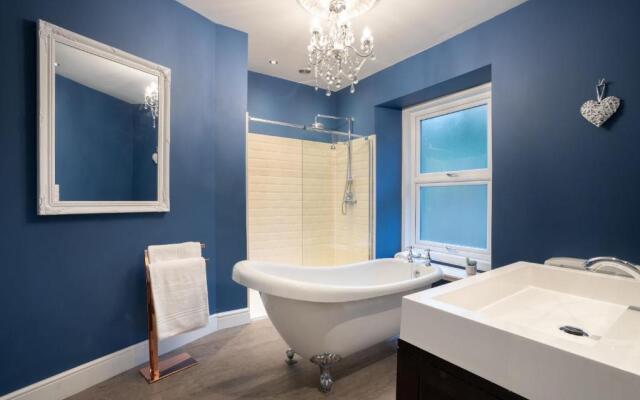 Spacious - 3 Storey Apartment - Central Ambleside - Outstanding Views
