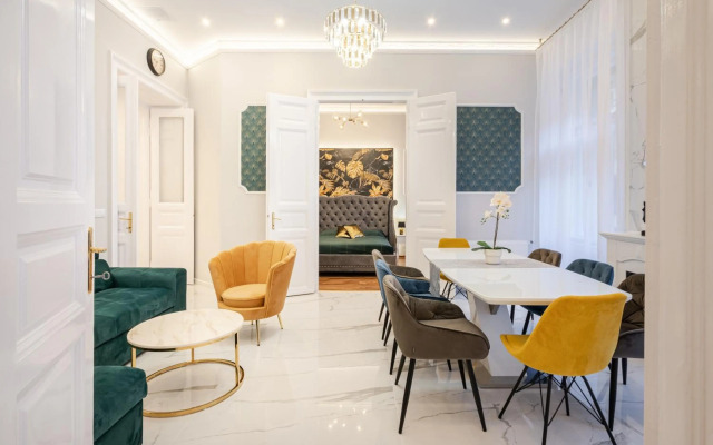 Premium Art Deco Apartment at Broadway // 4BDR & 3BR