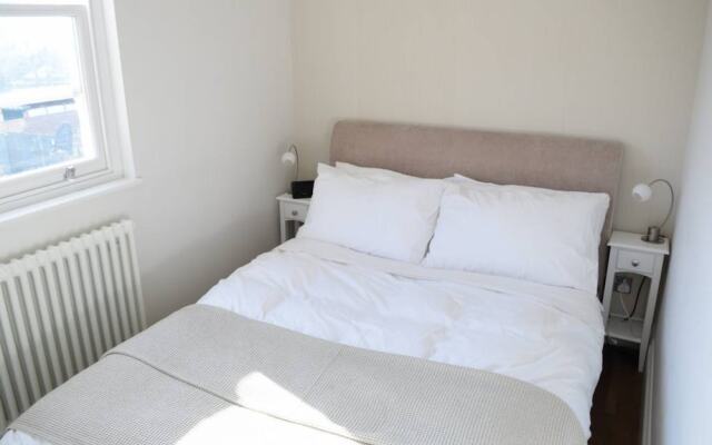 Decorated 1 Bedroom Flat In Wimbledon