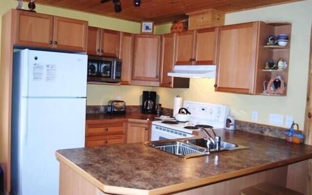 Creekview Court by Apex Accommodations