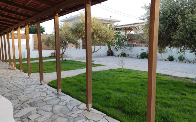 Almmos mezzanine apartments Kalamaki