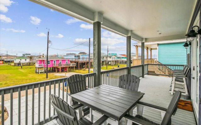 Sandy Cheeks Surfside