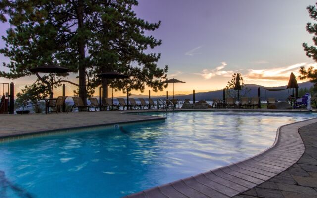 Red Wolf Lakeside Lodge