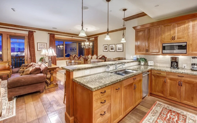 Hummingbird Retreat - Four Bedroom Townhome