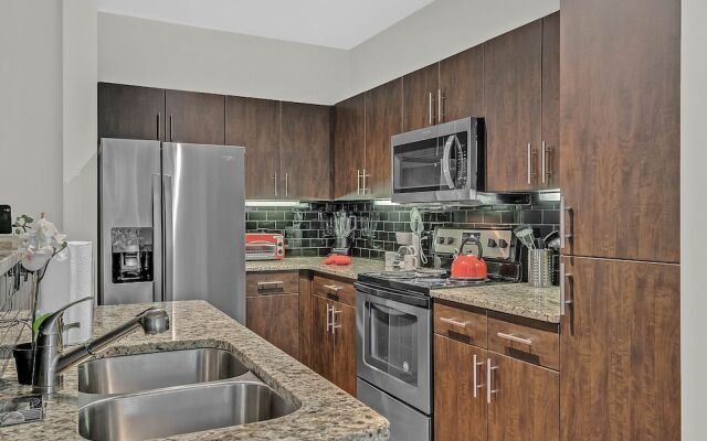 Downtown Midtown Apartments by NUOVO
