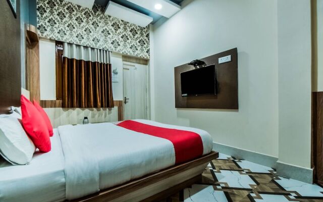 Oyo 28557 Hotel M V International