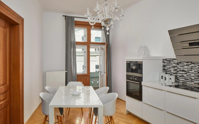 Lavish Apartment in Old Town by Prague Days