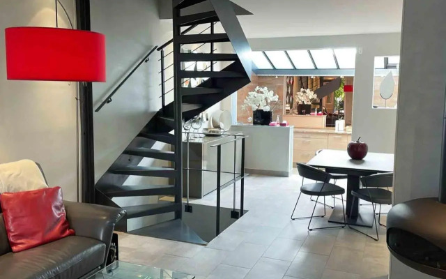 Charming townhouse with garden in the City of Love