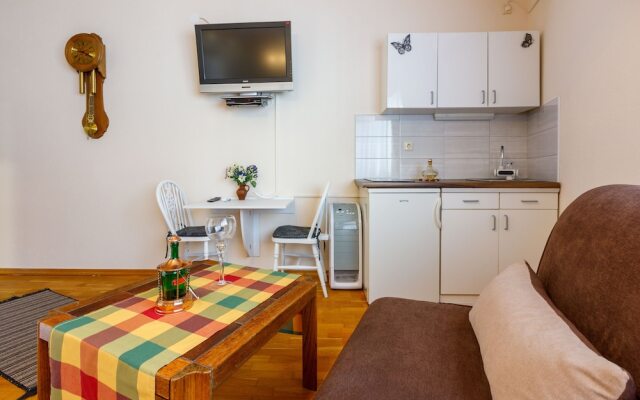 Apartments and Room ART