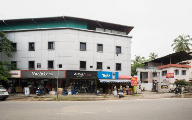 Spot On 49545 Sangamam Tourist Home