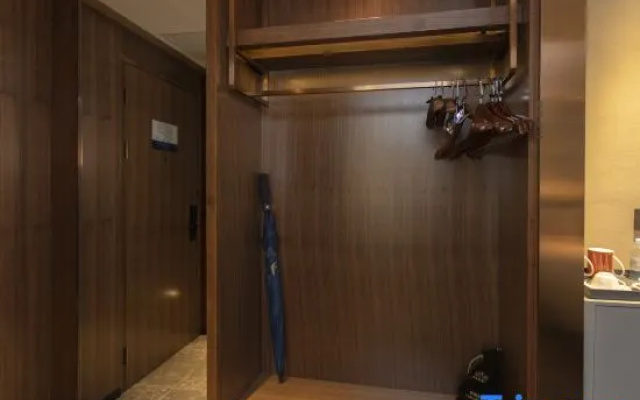 Yeste International Hotel Jinhu Plaza, South Lake Park Subway Station