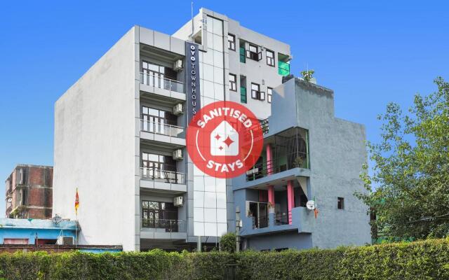 Townhouse 1077 Hotel Noida Galaxy