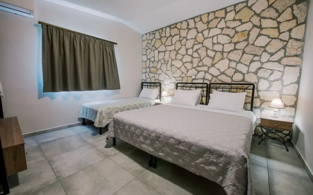Acrocorinth Apartments