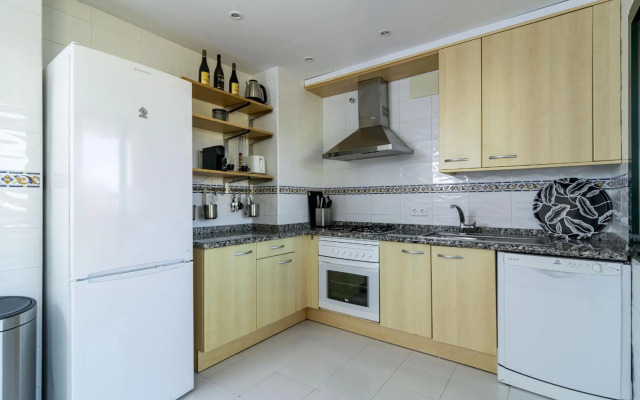 LA-Spacious penthouse, sea view, close to beach