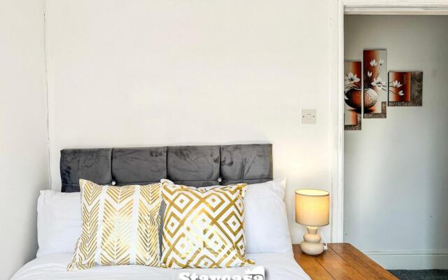 Beautiful Detached Villa - Jacuzzi Bath - Parking