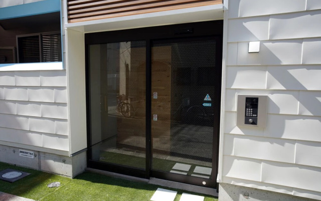 Koti Sopo Universal Bay 1 by Liaison