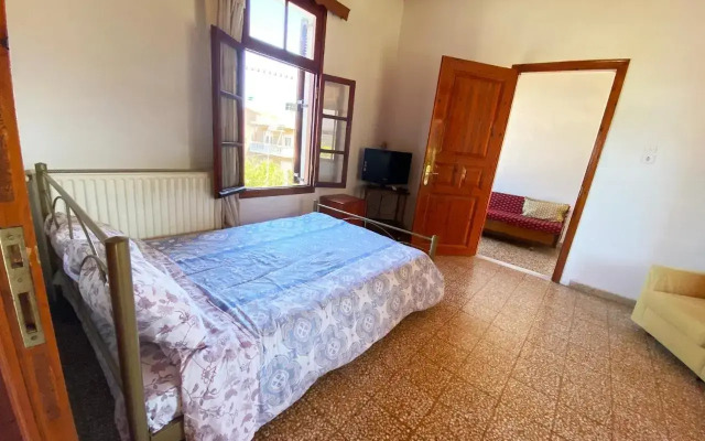 Dusk Apartments with Stunning Mountain View (Adults Only)