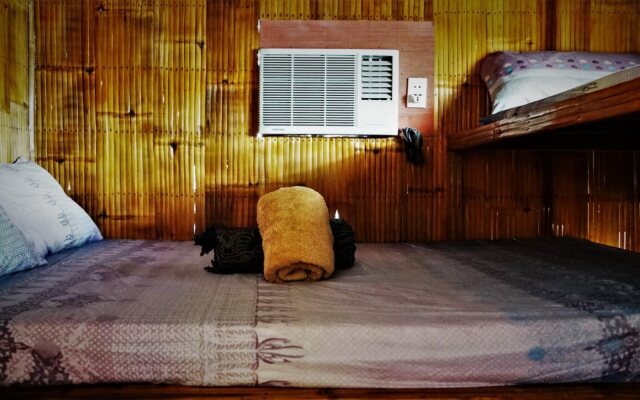 HideAway Dive Hostel