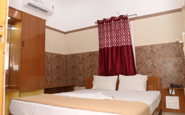 Saravanas Lodge