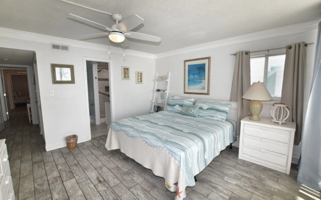 1201 Waters Edge Resort 3 Bedroom Condo by RedAwning