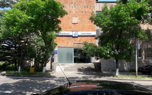 Sevan Em & Yu