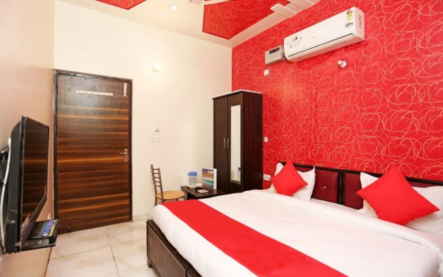Goroomgo Pushpa Palace Mathura