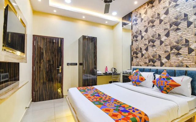 Fabhotel Royal Park Inn