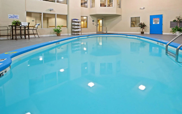 Holiday Inn Express & Suites Scottsburg by IHG