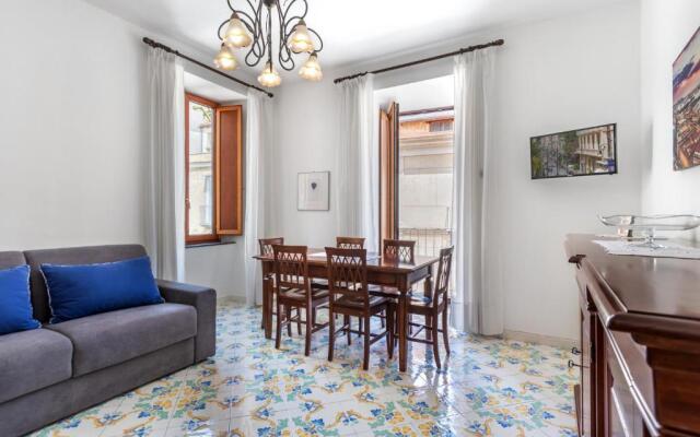 Comfy Apt 4 sleeps right in the centre