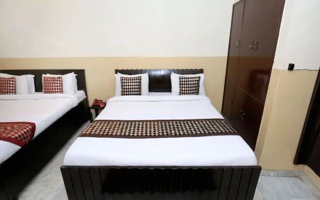 OYO 13140 Mayur palace