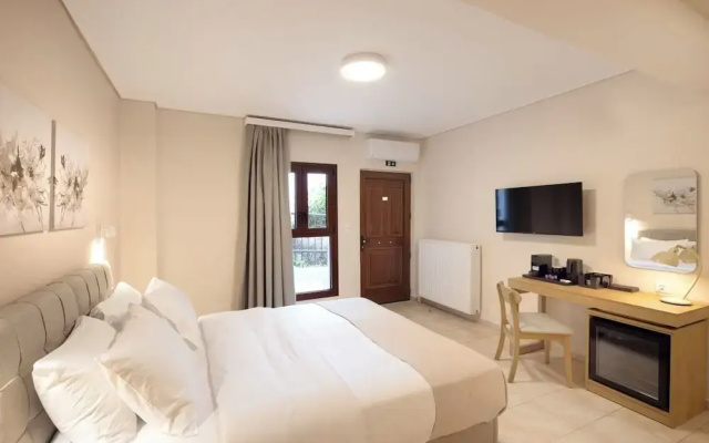 Lake Kremasta Hotel