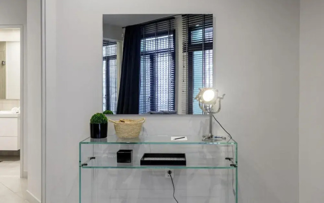 85 sqm in the Heart of Athens w Rooftop Deck