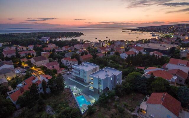 Villa Star 4 luxury apartment with a pool