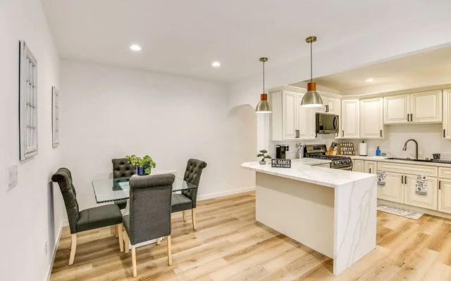 East Los Angeles Home - 7 Mi to Downtown!