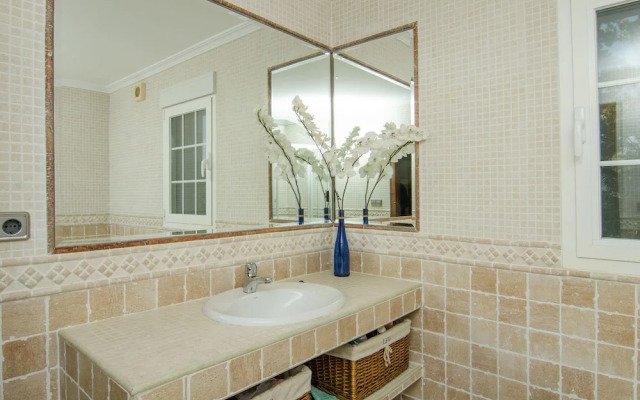 Sun-kissed Villa in Albir With Swimming Pool