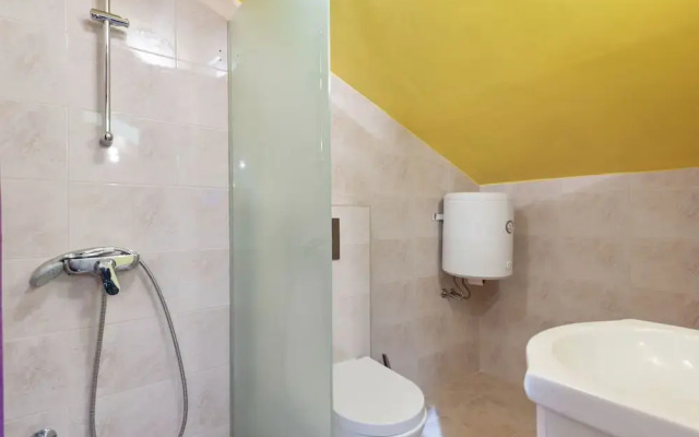 Comfortable Holiday Home in Pirovac With Garden