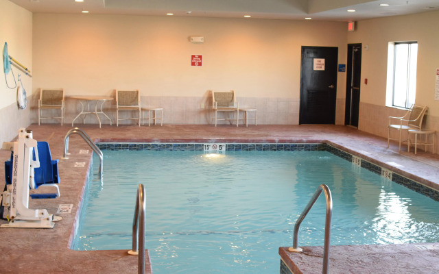 Holiday Inn Express Hotel & Suites Pratt by IHG